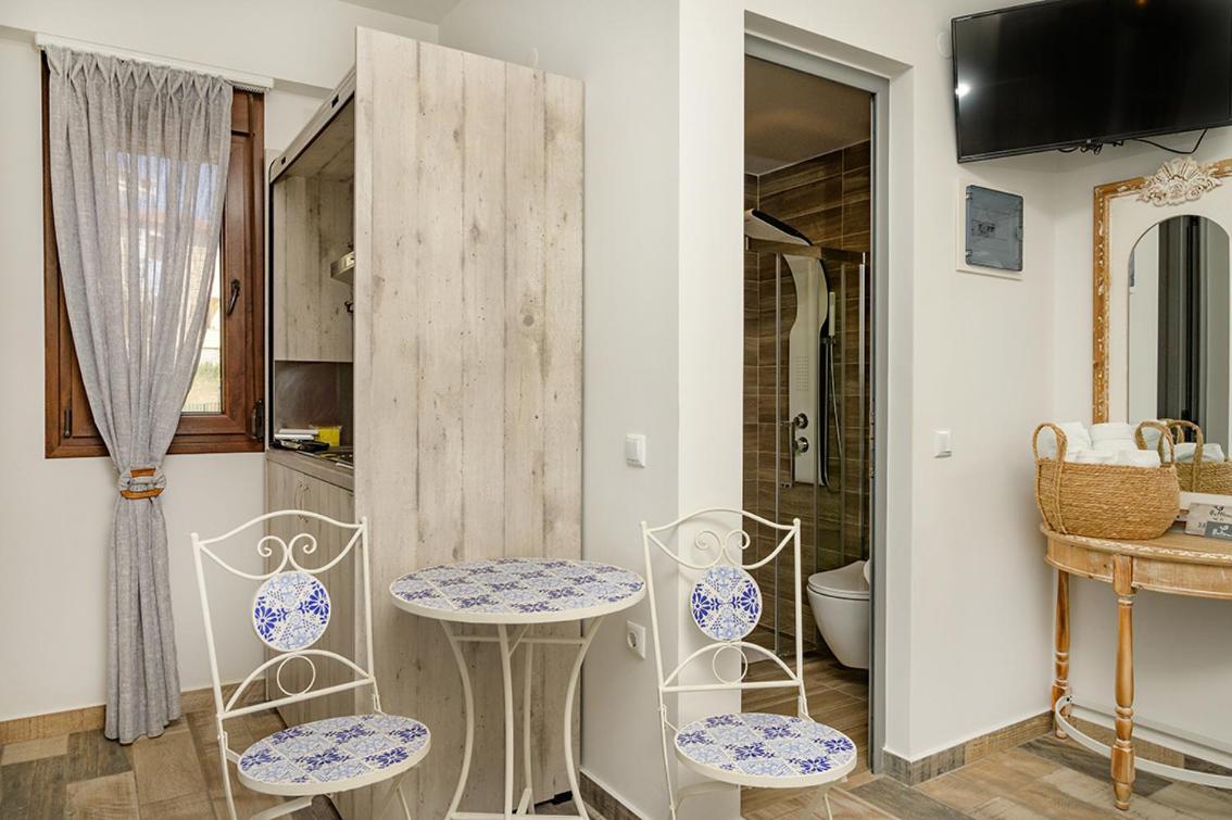 Meltemi Luxury Apartments Nea Roda Exteriér fotografie